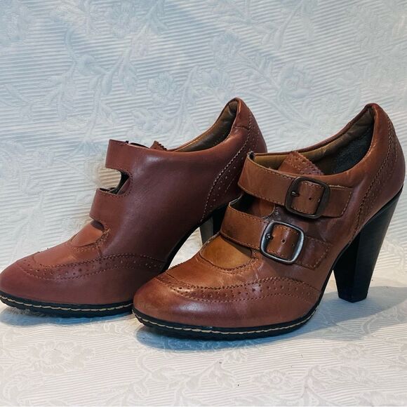 Chic Tan Leather Ankle Booties - Picture 3 of 12